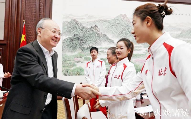 尹力与参加第十五届全运会等赛事的北京运动员教练员代表及群众体育先进代表座谈